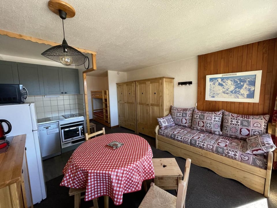 Résidence Glaciers - VAL THORENS location: studio pour 4 personnes avec balcon sud ouest dans un quartier jeune et animé MAE-9085 Apartment in Les Allues