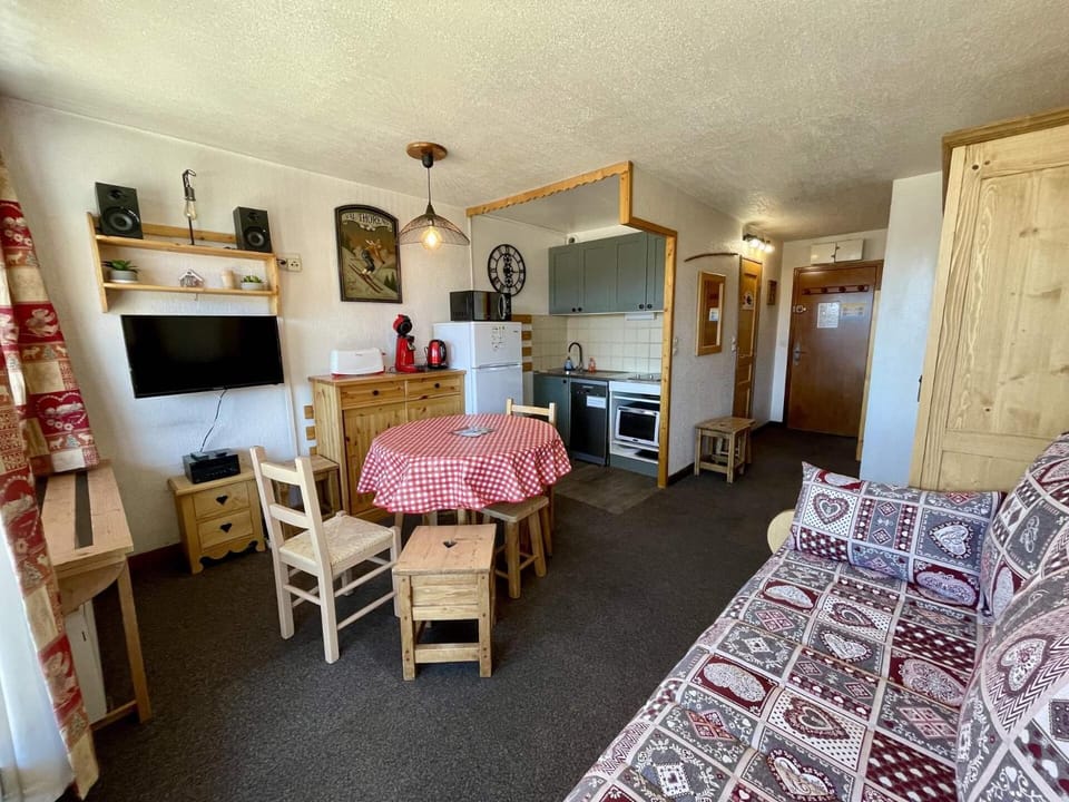 Résidence Glaciers - VAL THORENS location: studio pour 4 personnes avec balcon sud ouest dans un quartier jeune et animé MAE-9085 Apartment in Les Allues
