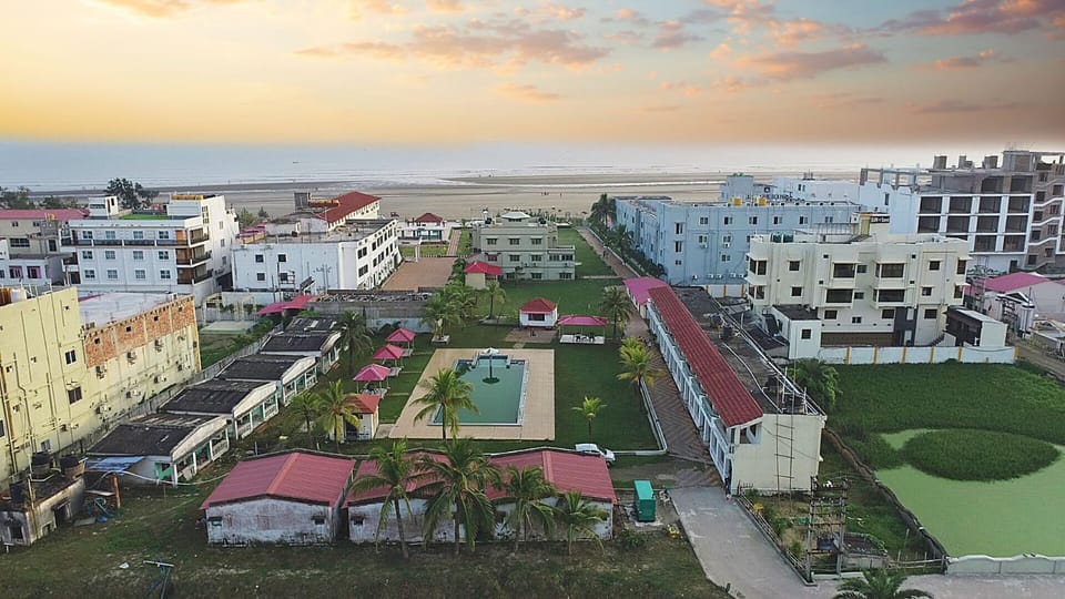 Property building, Spring, Day, Natural landscape, Bird's eye view, Garden, City view, Garden view, Pool view, Sea view, Street view, Swimming pool, Location