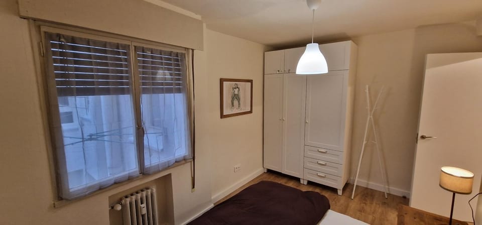 Bed, Photo of the whole room, Bedroom, internet, wardrobe