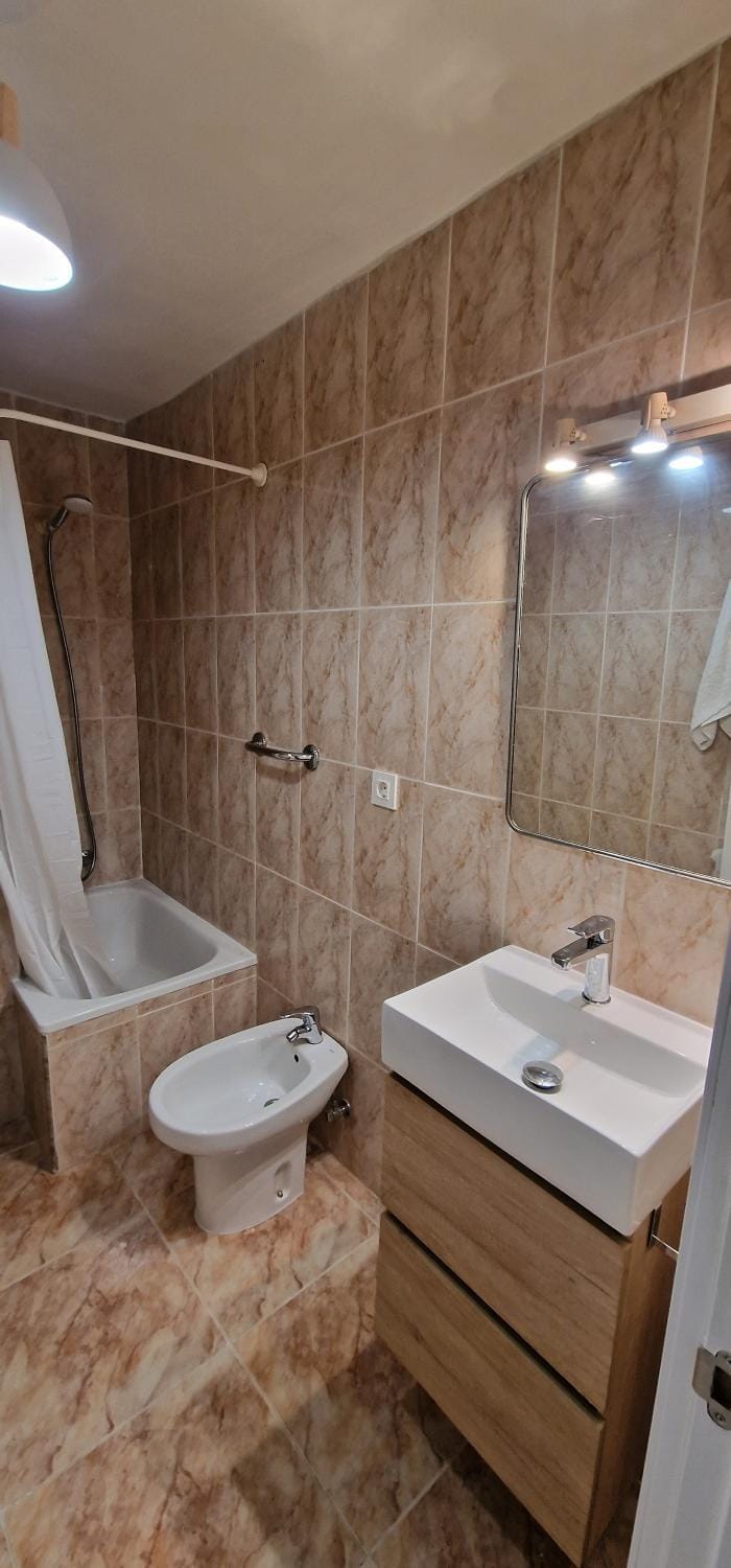 Bathroom, Bath, bidet, towels