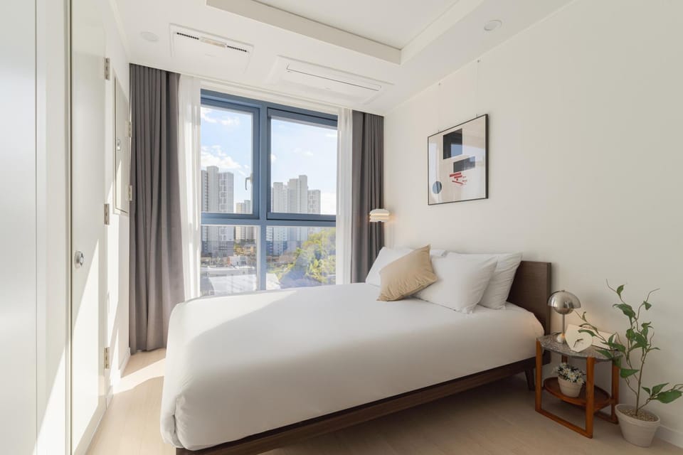 Bed, Living room