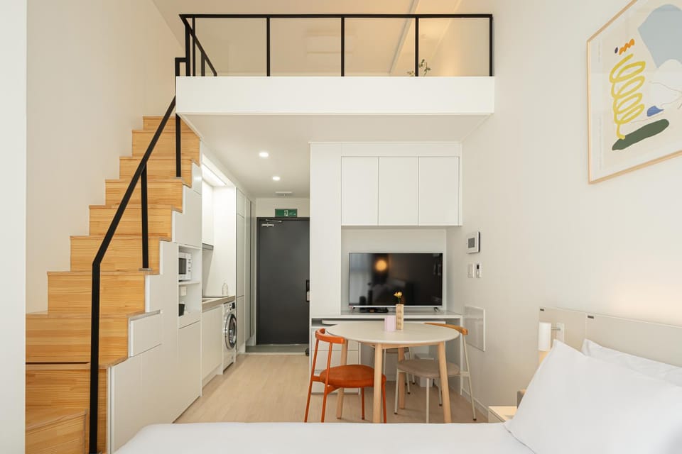 Bed, TV and multimedia, Living room, washing machine, kitchen