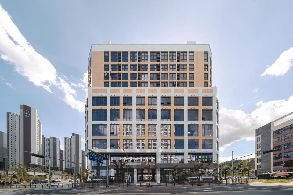 Property building, Facade/entrance