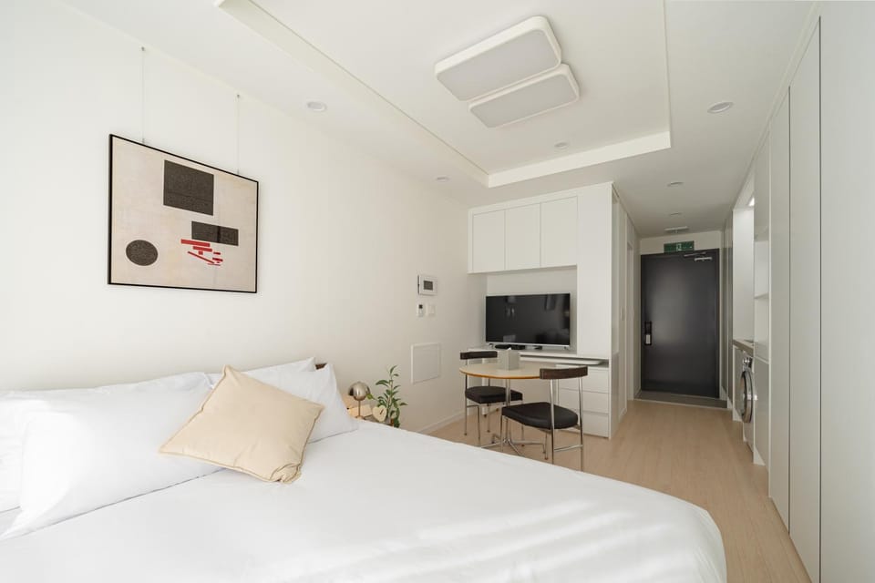 Bed, TV and multimedia