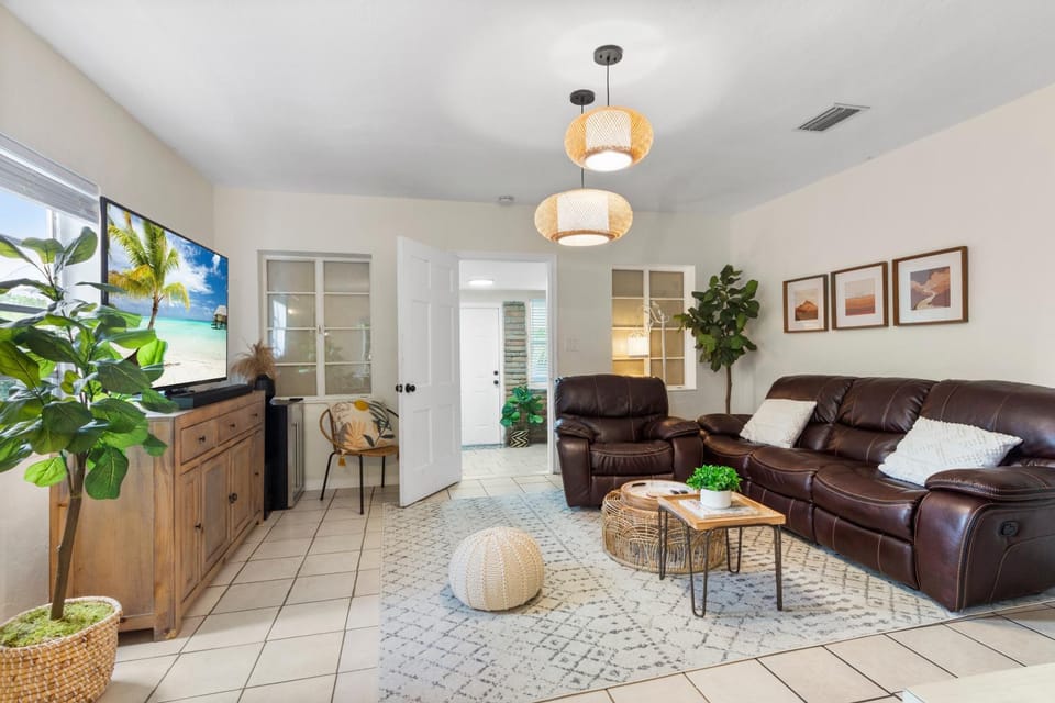 3BR Boho Style Home w Private yard & Firepit House in Miami Shores