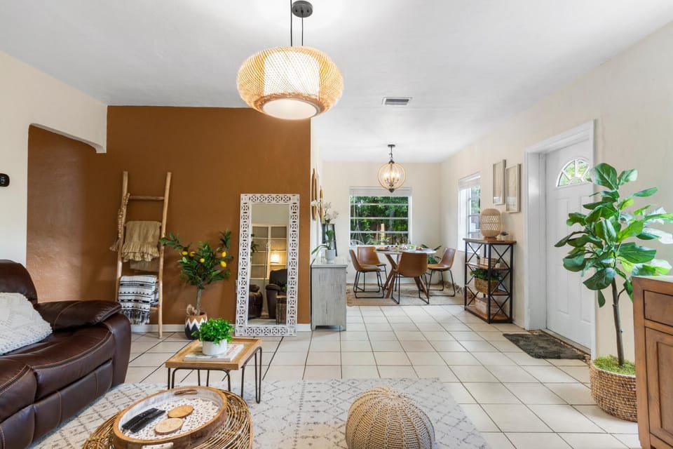 3BR Miami Home Boho Style, Firepit & Yard House in Miami Shores