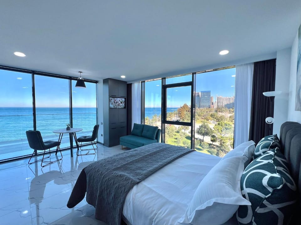 Bed, Natural landscape, View (from property/room), Balcony/Terrace, Photo of the whole room, Seating area, Bedroom, Sea view