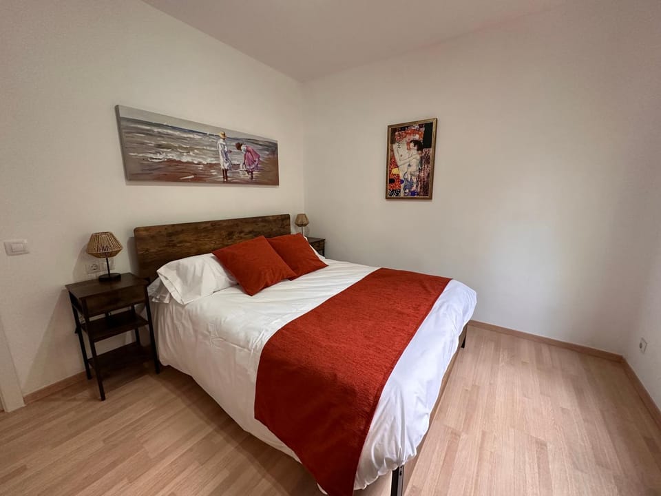 Bed, View (from property/room), Photo of the whole room, wardrobe