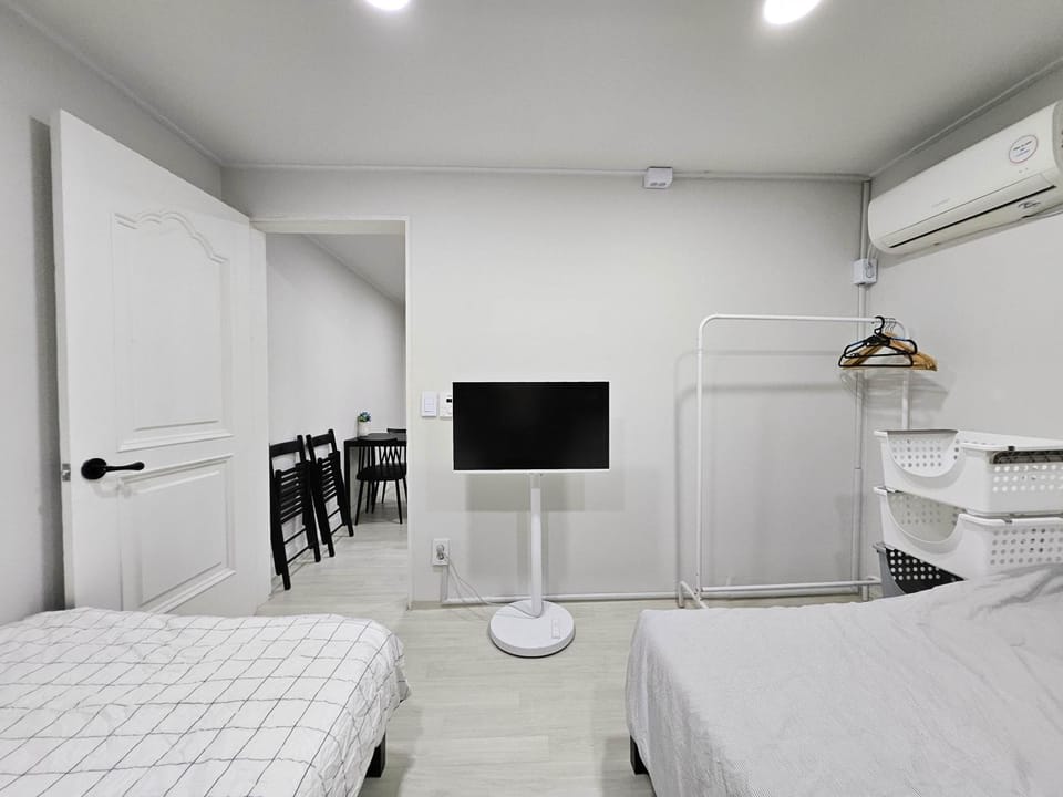 Millionbear Stay Bed and Breakfast in Seoul