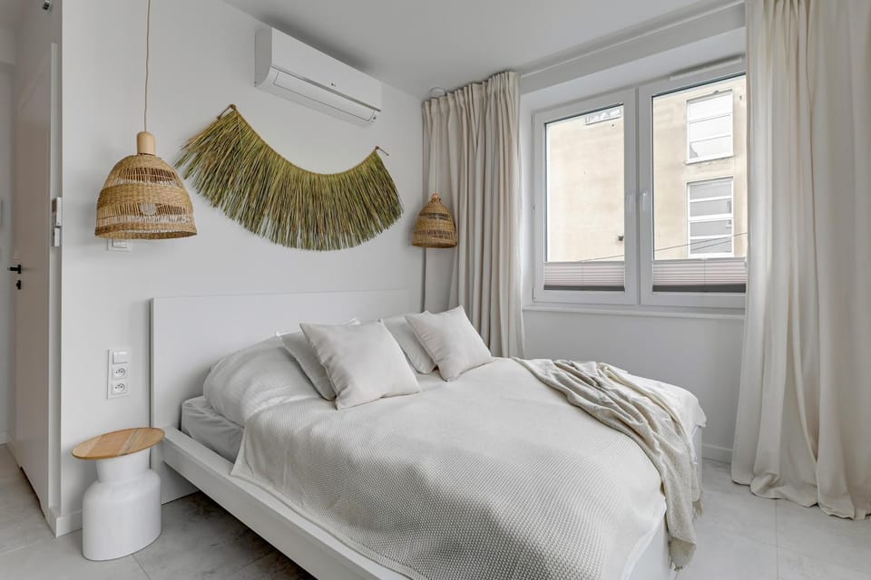 Bed, Photo of the whole room, Decorative detail, Bedroom, Area and facilities, air conditioner