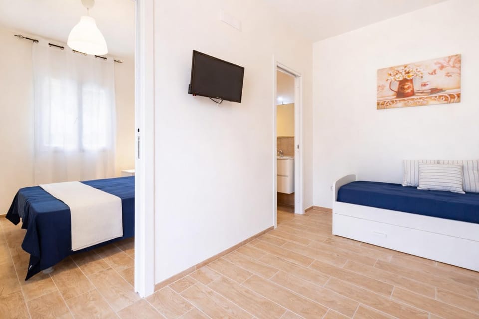 Communal lounge/ TV room, Bed