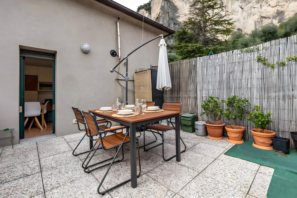 Property building, Balcony/Terrace, Living room