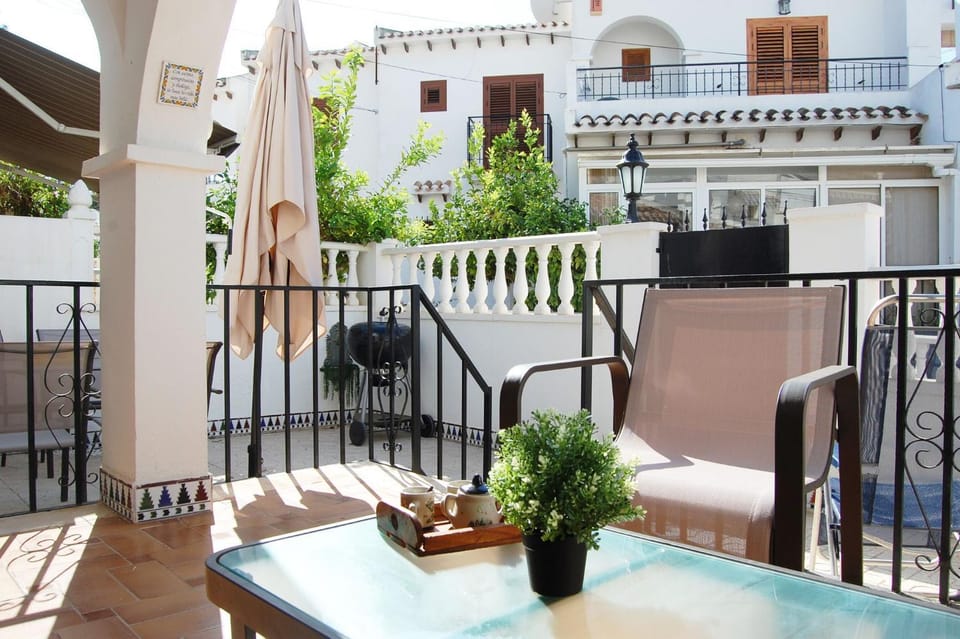 BBQ facilities, Balcony/Terrace, furniture