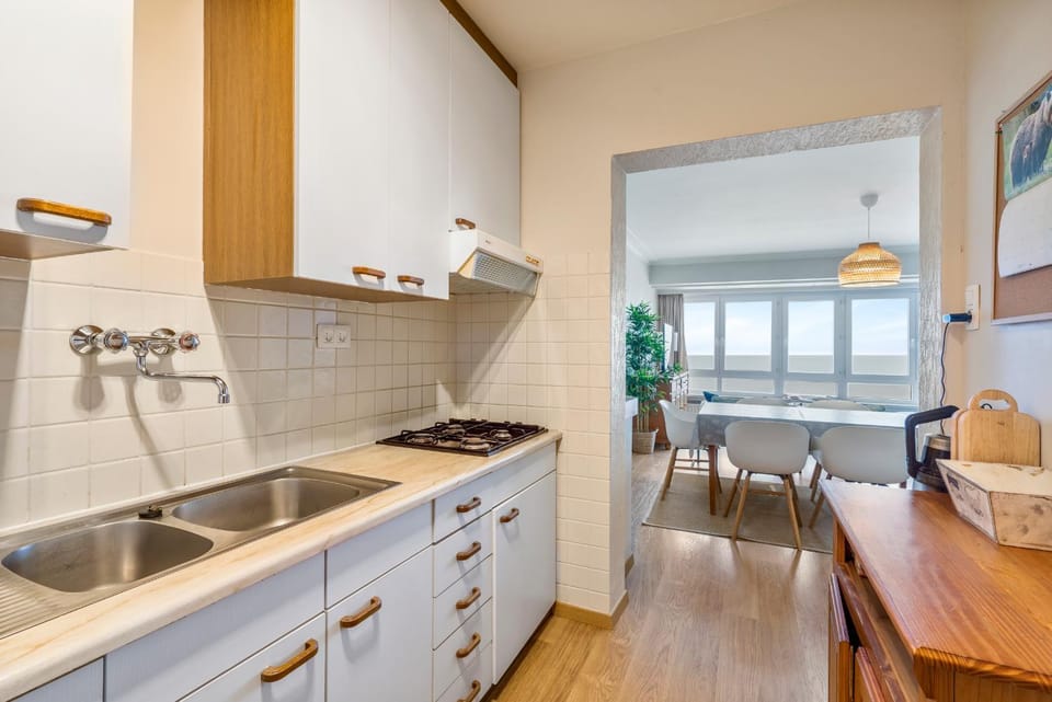 Dining area, kitchen