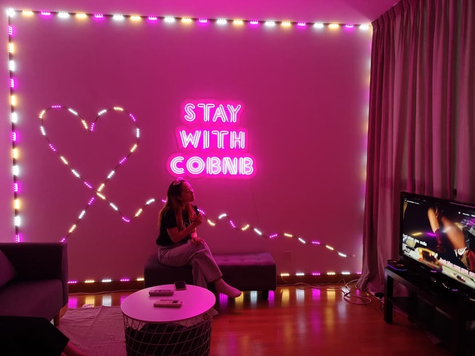 Communal lounge/ TV room, People, TV and multimedia, Evening entertainment, Text overlay, Guests, group of guests