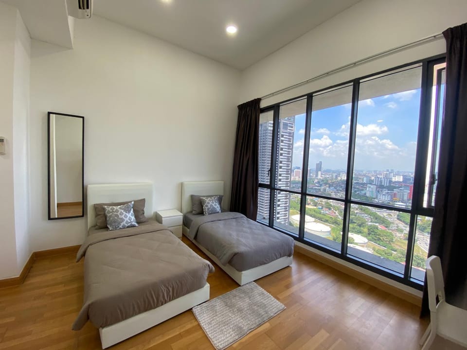 Bed, Photo of the whole room, Bedroom, City view