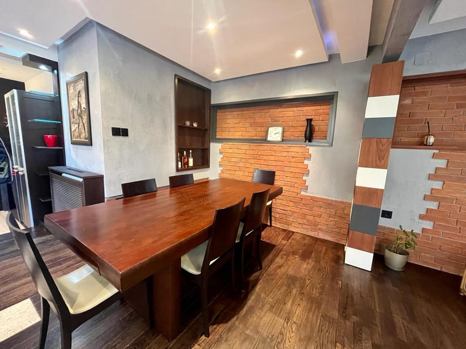 Seating area, Dining area