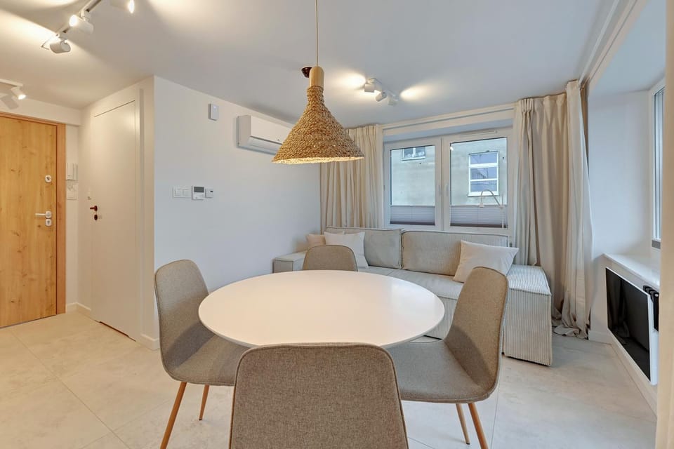 Living room, Photo of the whole room, Decorative detail, Dining area, Area and facilities, air conditioner