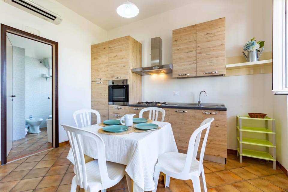 Kitchen or kitchenette, Dining area, pet friendly, stove