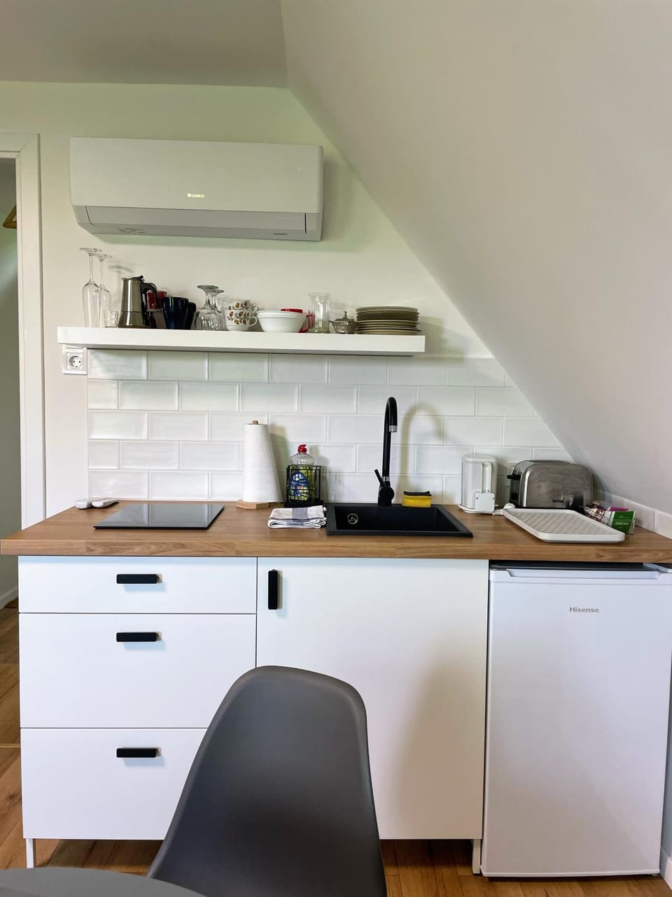 Kitchen or kitchenette, stove