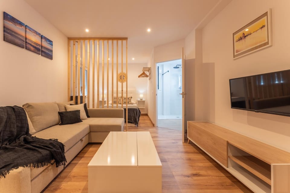 TV and multimedia, Living room, Evening entertainment