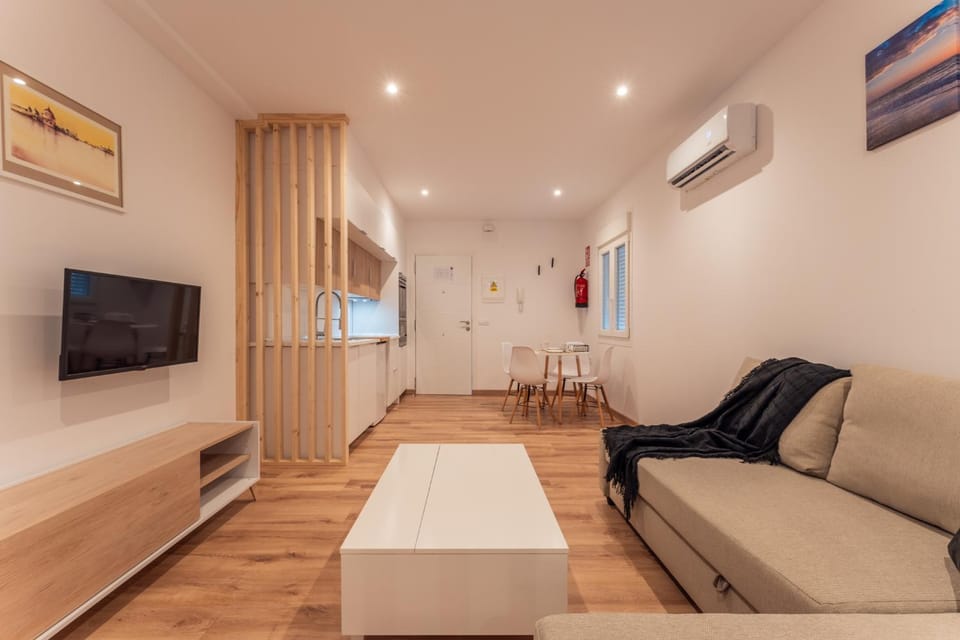 Communal lounge/ TV room, TV and multimedia, Evening entertainment, air conditioner