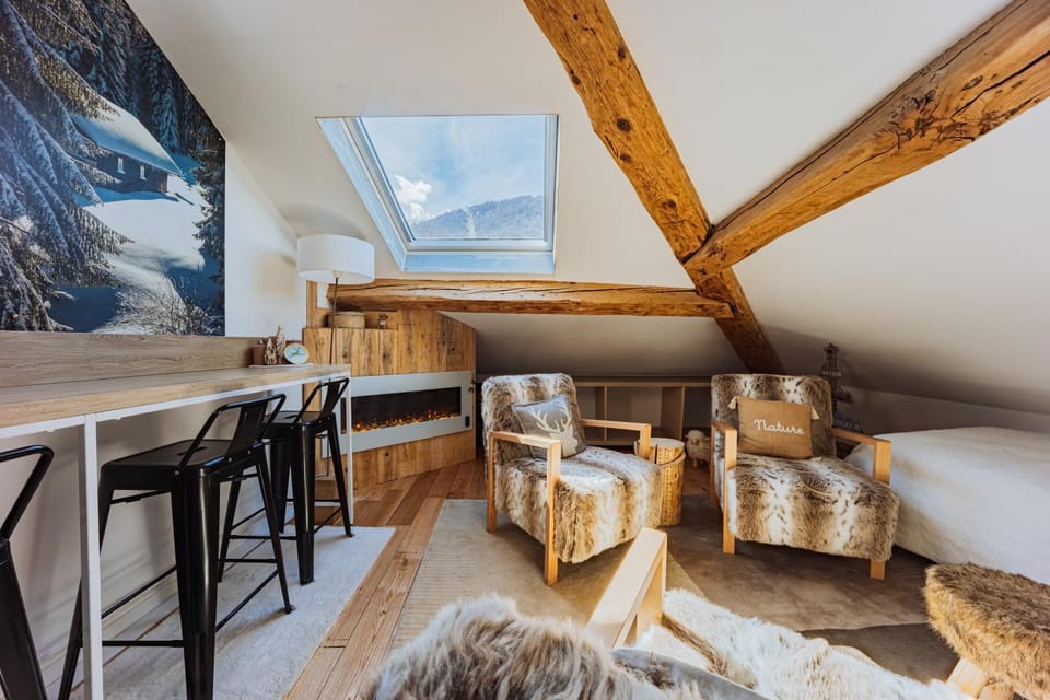 Bed, Living room, Dining area, flat iron