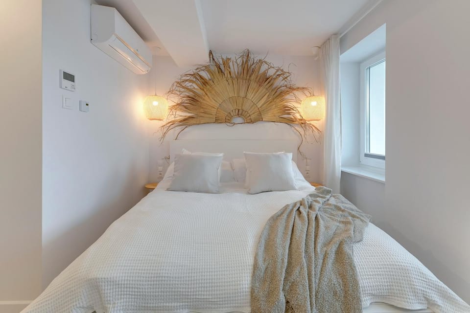 Bed, Photo of the whole room, Decorative detail, Bedroom, Area and facilities