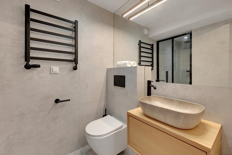 Shower, Toilet, Bathroom, Photo of the whole room, Decorative detail, Area and facilities
