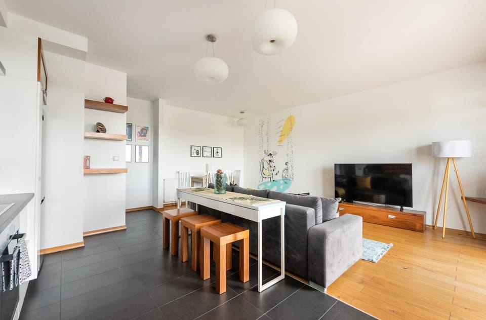 Communal lounge/ TV room, TV and multimedia, Kitchen or kitchenette, Living room, Seating area, Dining area, Evening entertainment
