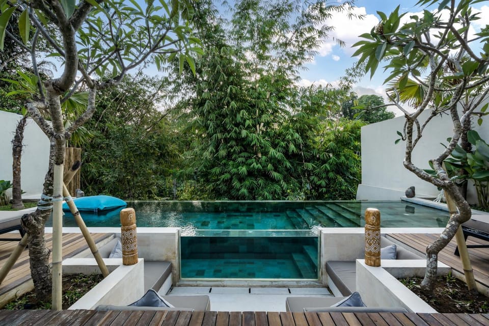 Pool view, Swimming pool, sunbed