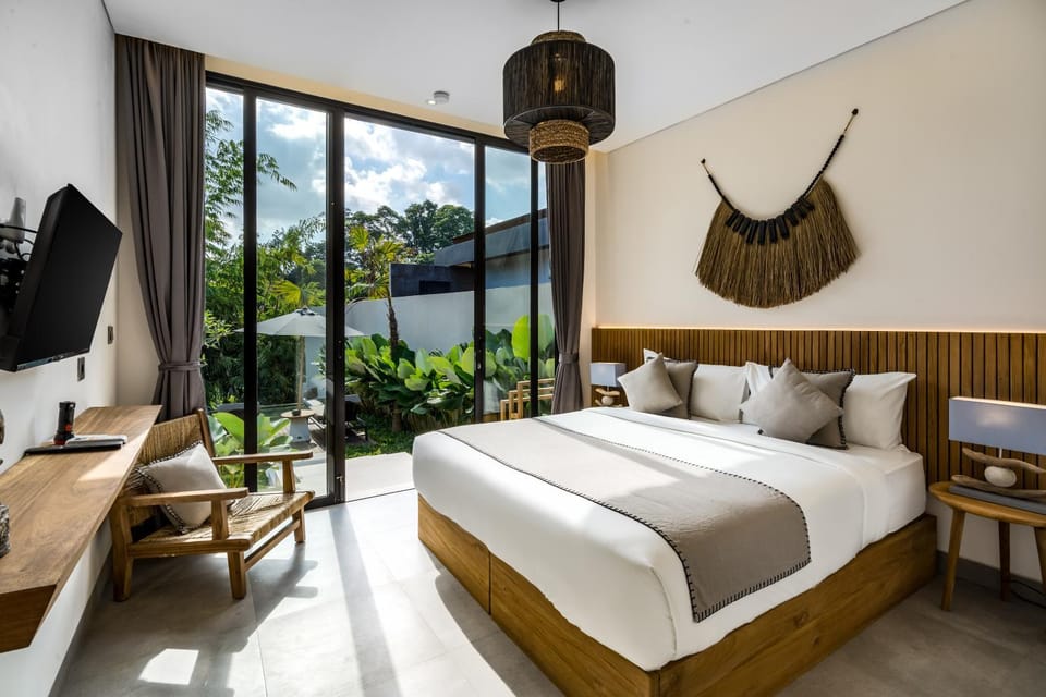 Bed, TV and multimedia, View (from property/room), Photo of the whole room, Bedroom, air conditioner
