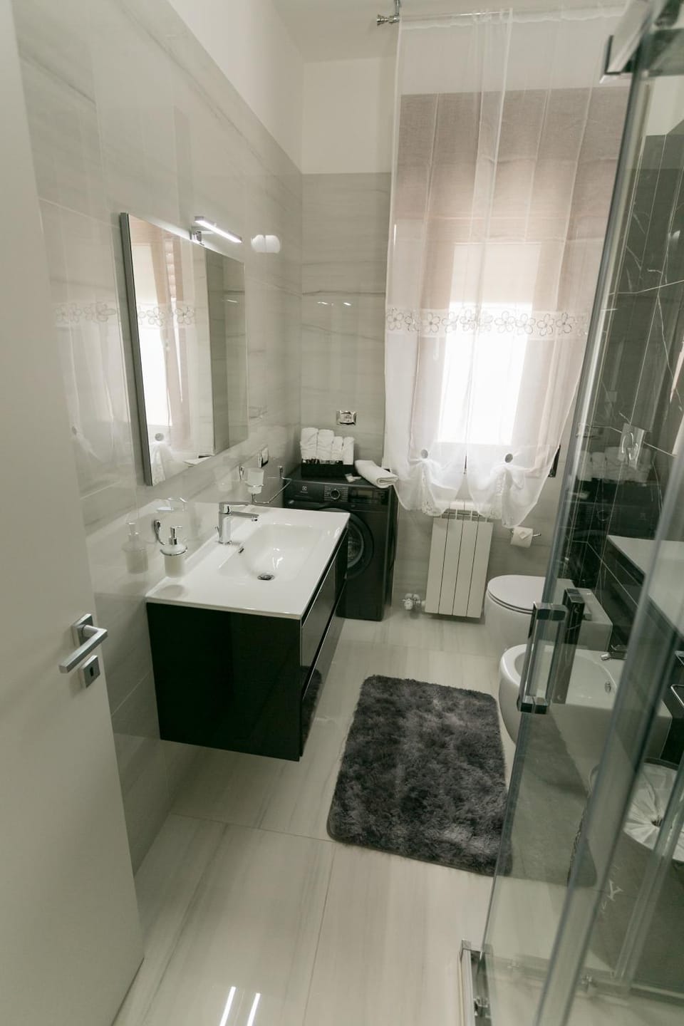 Shower, Bathroom, towels