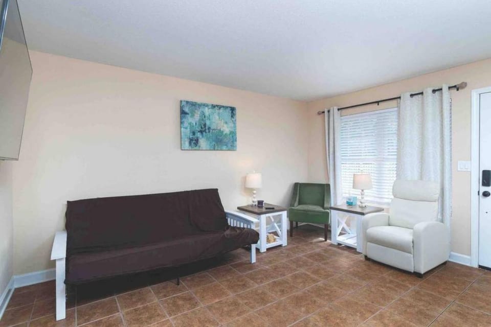 Bed, TV and multimedia, Living room, Seating area