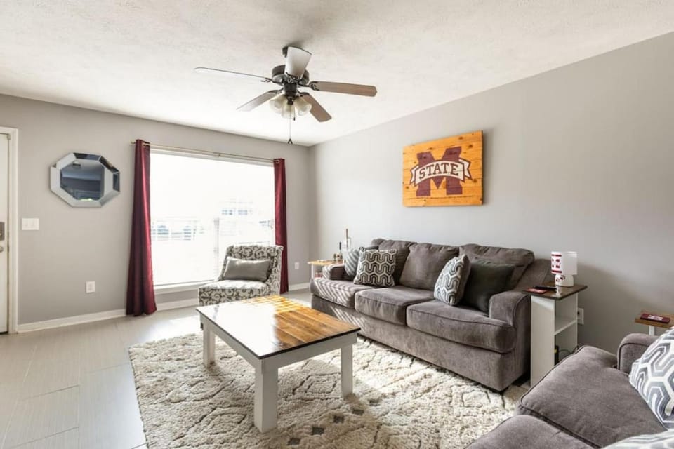 TV and multimedia, Living room, Seating area, fireplace