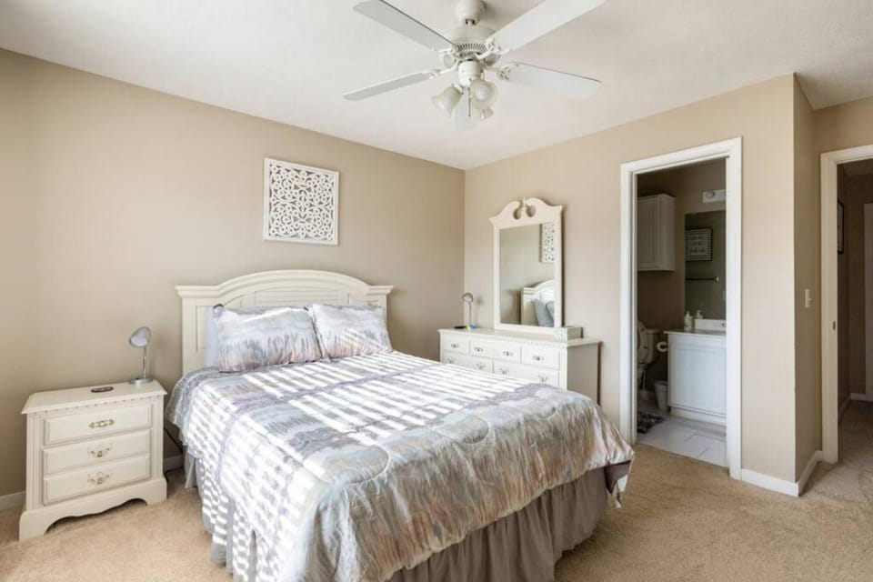 Bed, Bathroom, Bedroom, fireplace, wardrobe