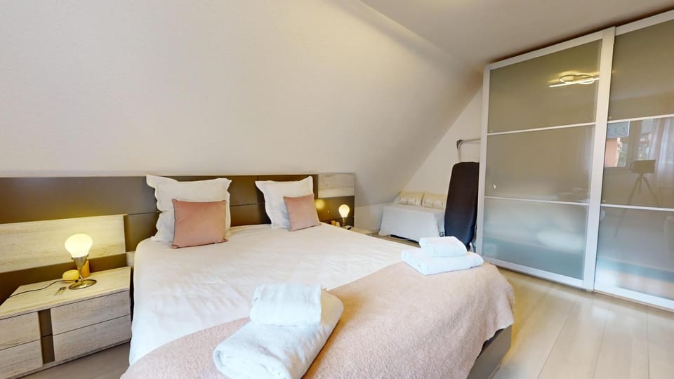 Bed, Photo of the whole room, Bedroom, towels, wardrobe