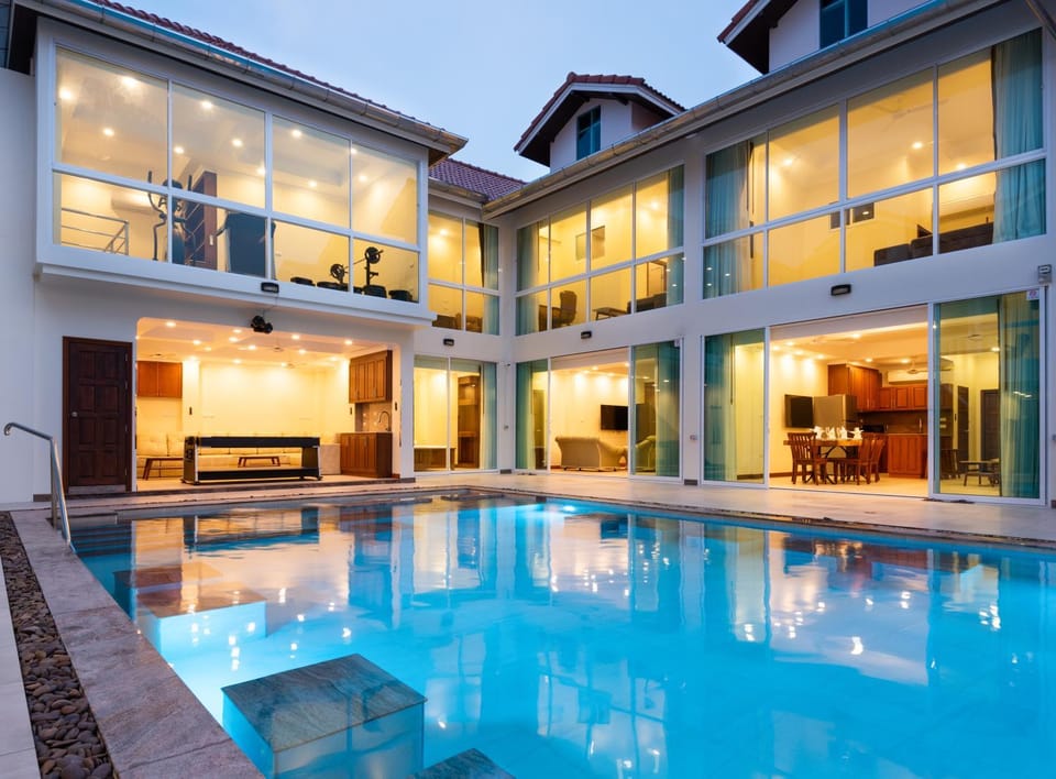 Fitness centre/facilities, Pool view, Swimming pool
