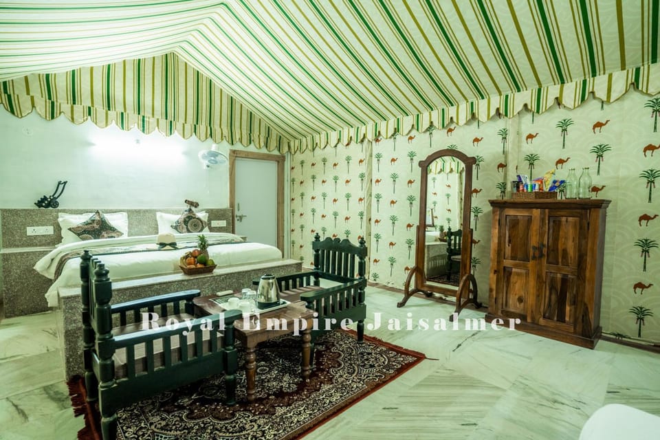 Bed, Living room, Photo of the whole room, Seating area, Dining area, Bedroom, wardrobe