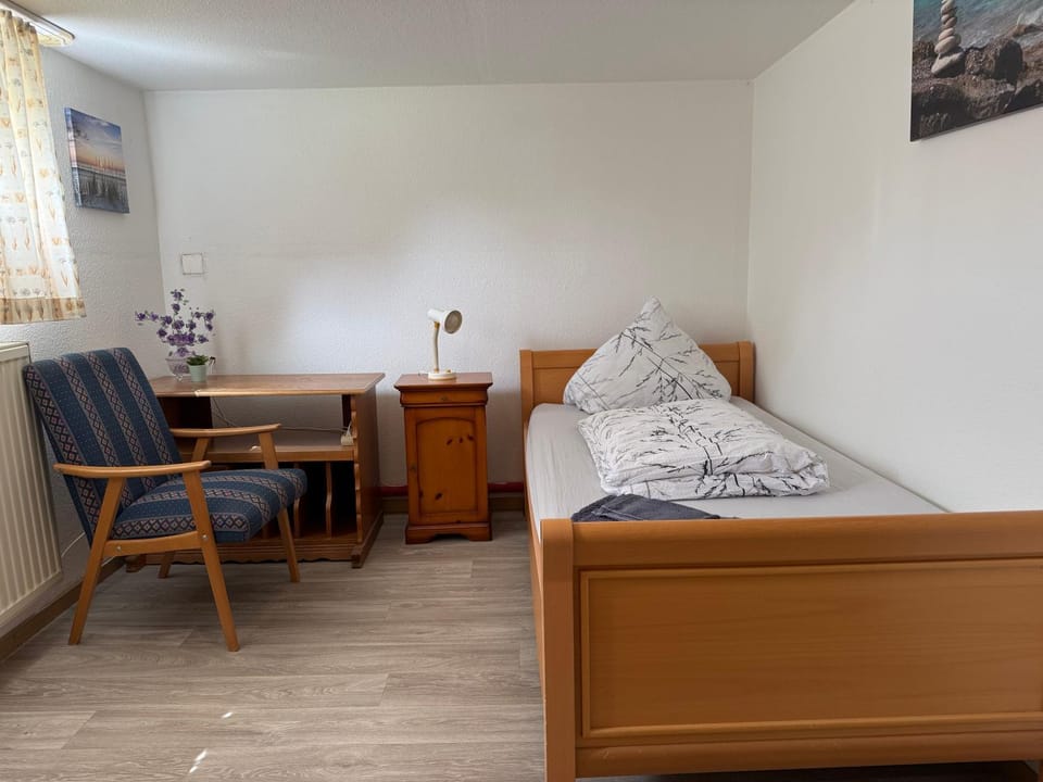 Van Kim 2 - Souterrain Monteurwohnung Bed and Breakfast in Emden