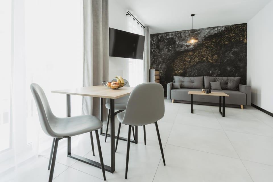 TV and multimedia, Living room, Seating area, Dining area