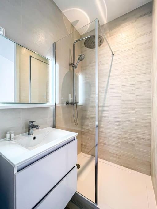 Hyper centre de Grenoble, esprit industriel - fibre Apartment in Grenoble