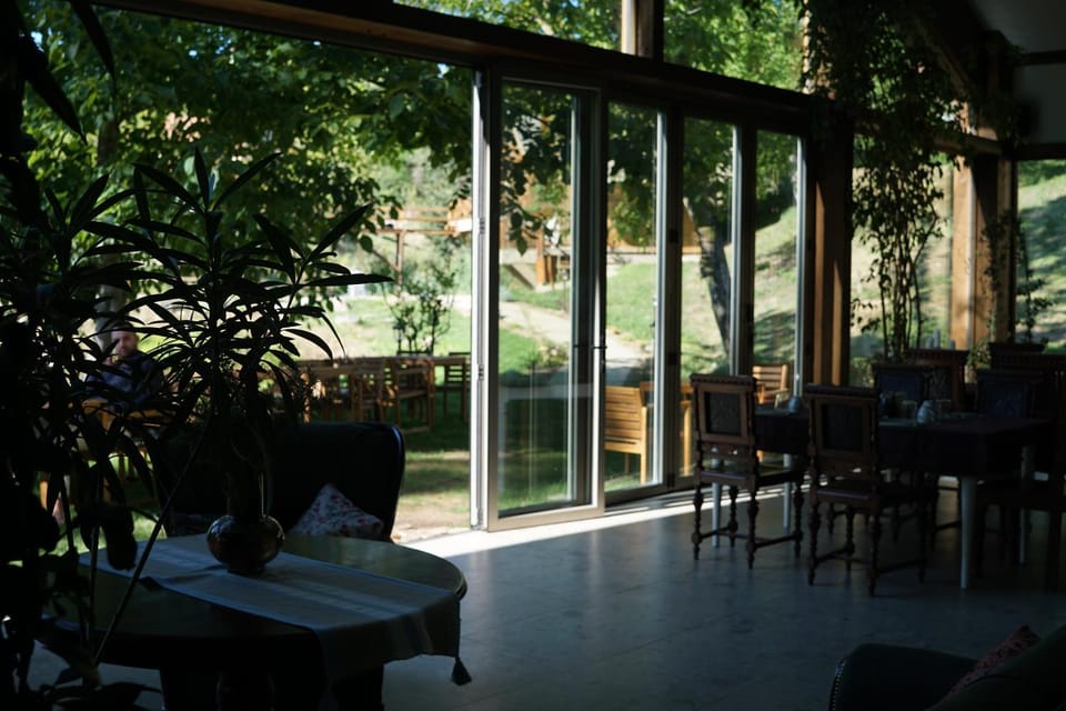 Patio, Restaurant/places to eat, Spring, Day, Garden, Seating area