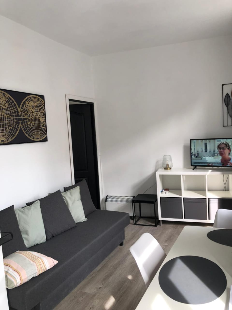 Communal lounge/ TV room, TV and multimedia, Living room, Seating area