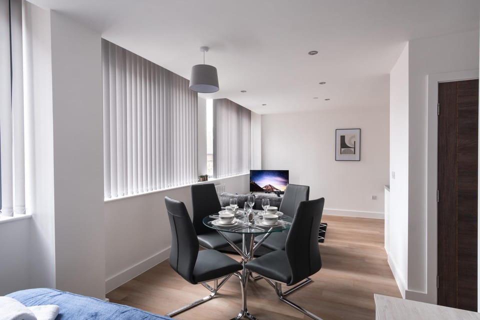 Bed, TV and multimedia, Seating area, Dining area