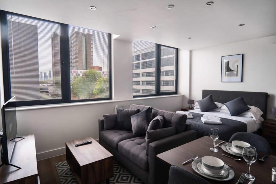 Stay Zeni, Alexandra Rise Manchester Chic Studio Apartment in Stretford