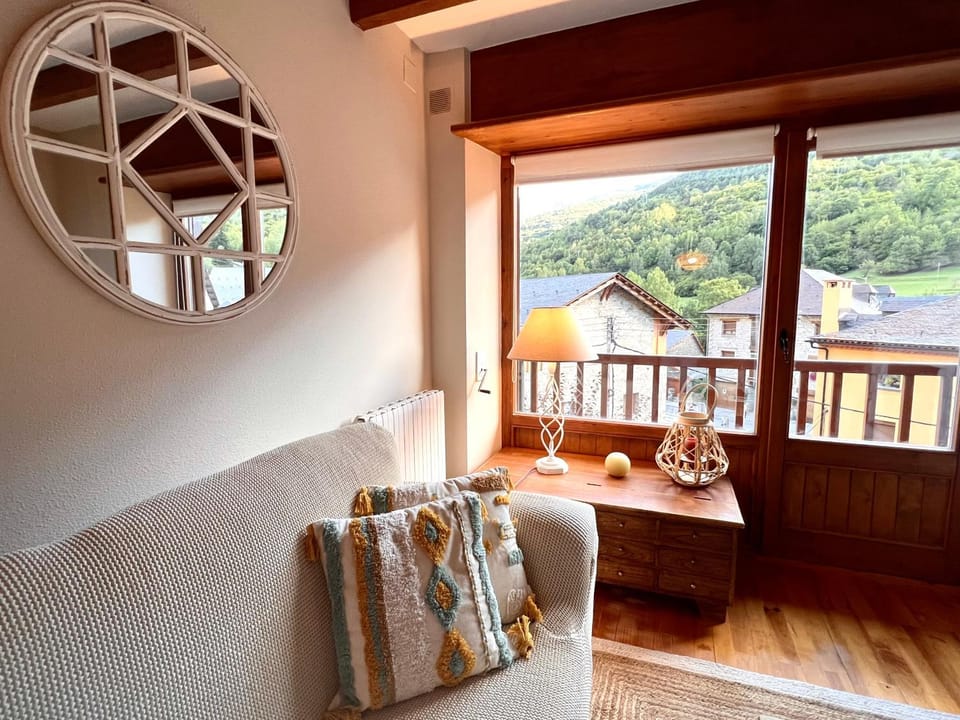 View (from property/room), Balcony/Terrace, Living room, Seating area