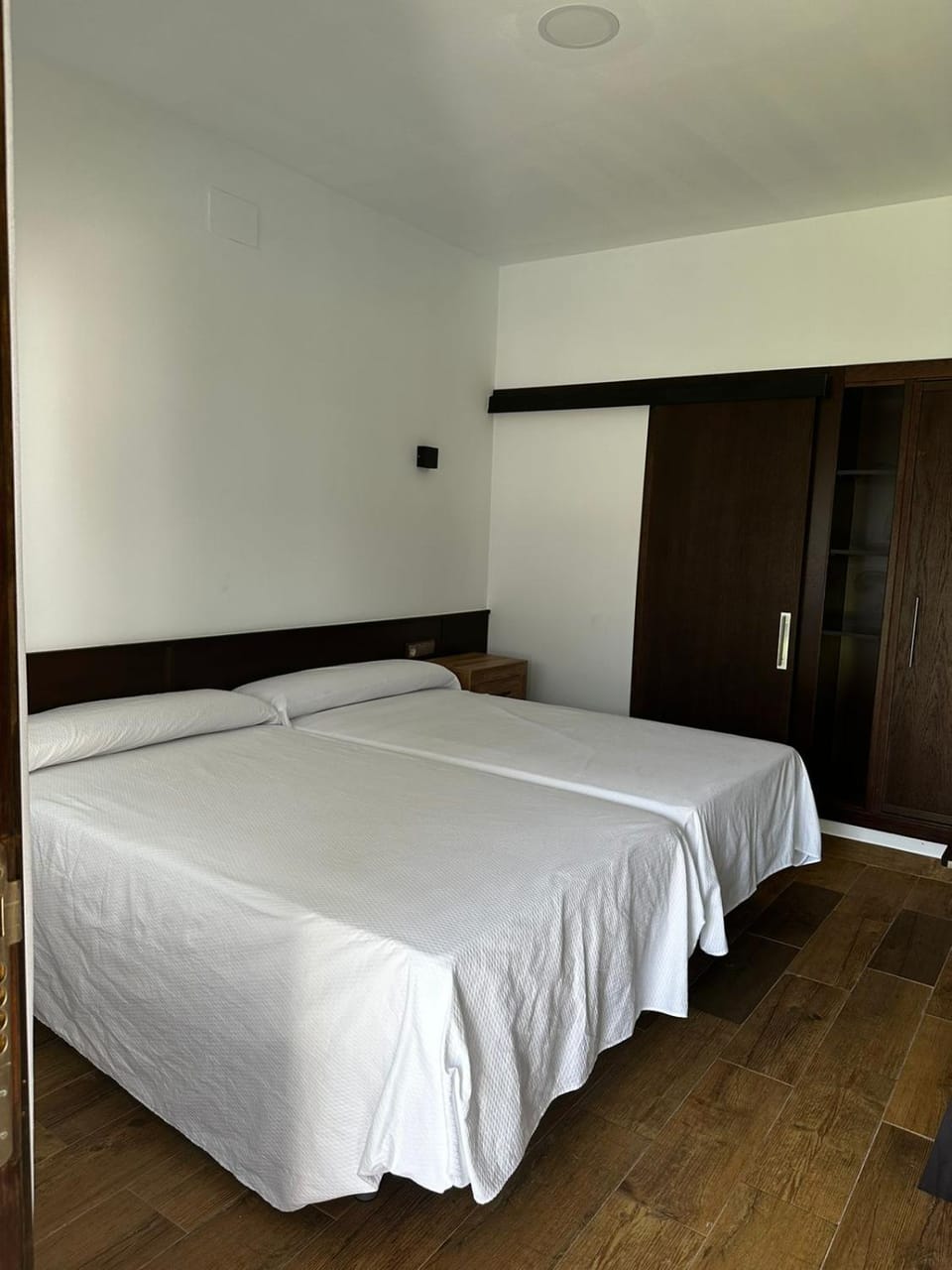 Bed, Photo of the whole room, Bedroom, wardrobe