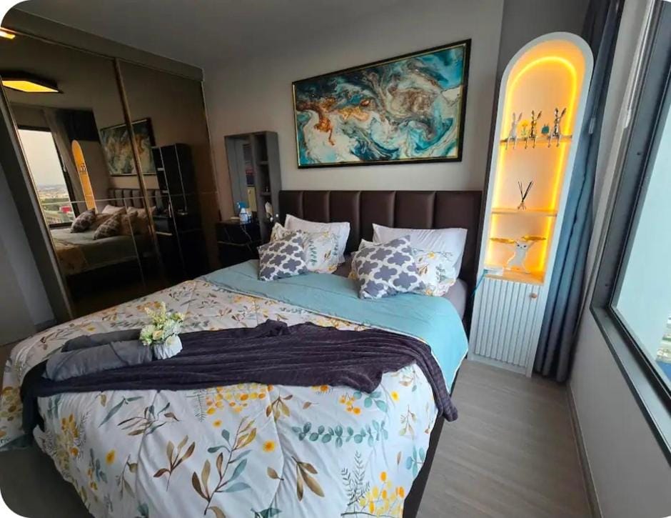 1 BR plus@42th FL /2-3 min walk to BTS MRT Ladprao Apartment in Bangkok